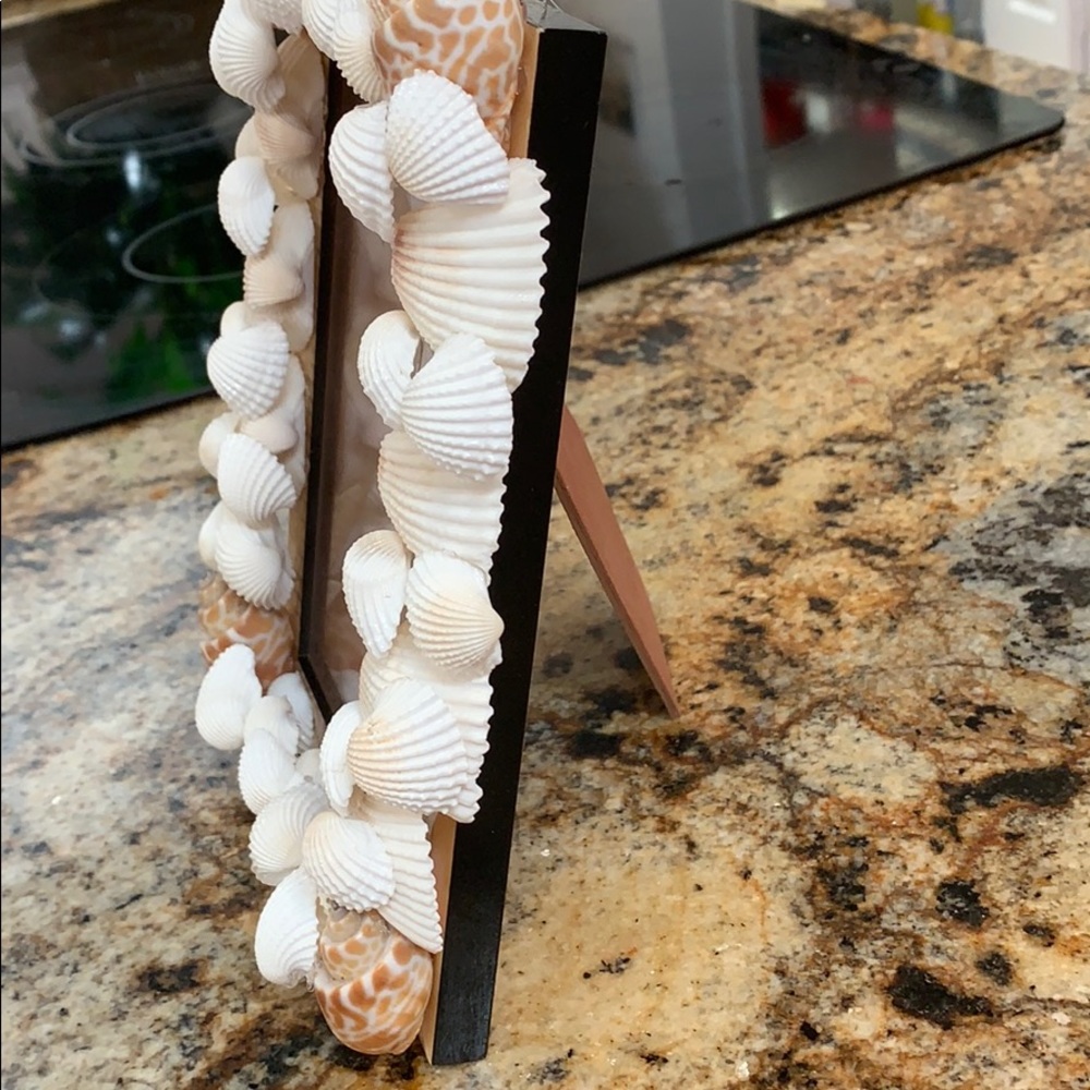 Handmade Genuine Shell Frame 5x7 - Picture 5 of 5